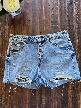 Distressed Light Blue Denim shorts w/ peekaboo leopard print Sz L NWOT